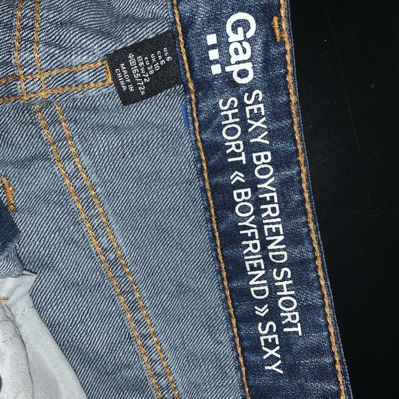 Embroidered floral shorts - Picture 2 of 4